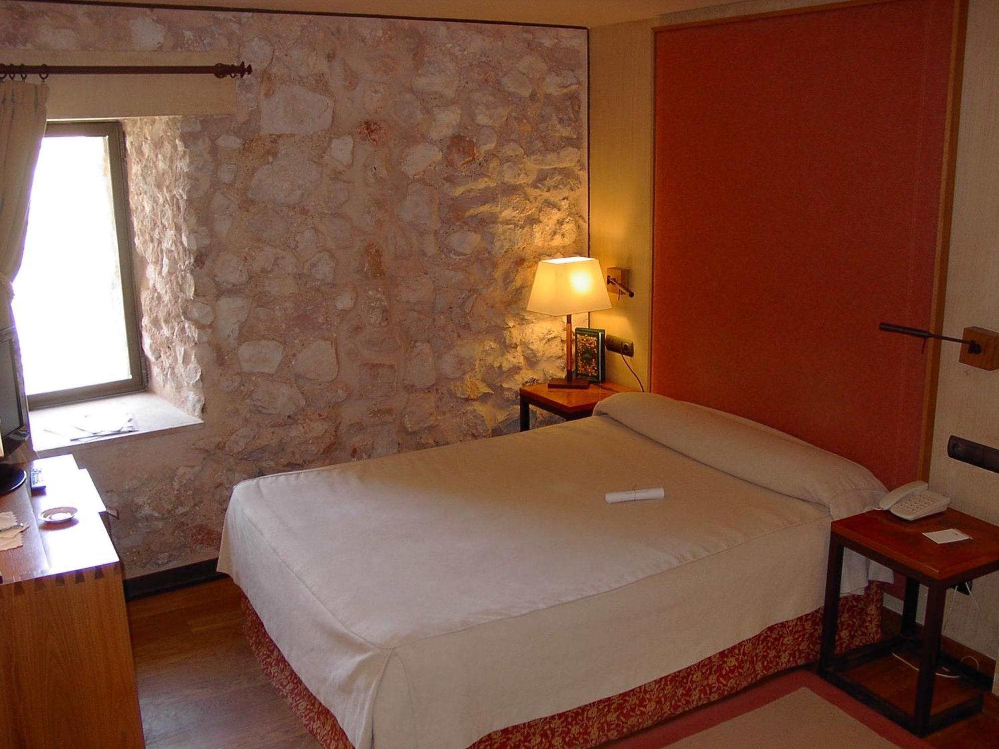 Parador De Alarcon Exterior photo